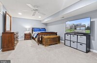 Building Photo - 2 Palace Ln