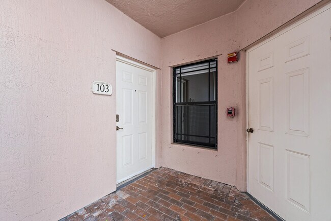 Building Photo - 2806 Veronia Dr