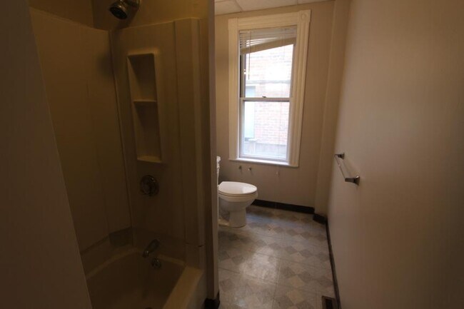 Building Photo - 3.0 bedroom in Cambridge Massachusetts 02139