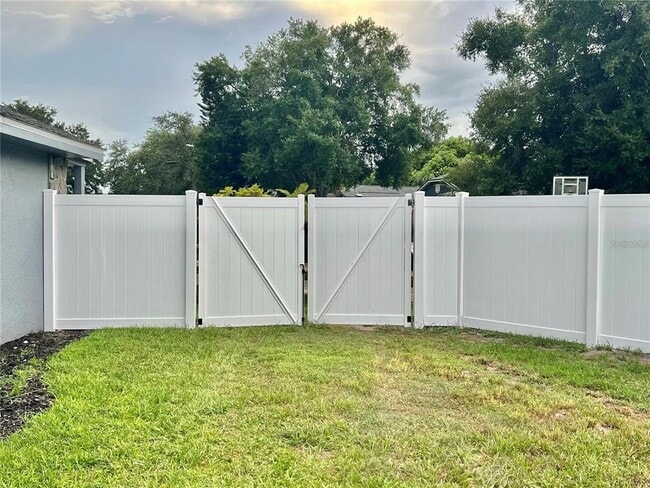 Building Photo - 12500 Wisconsin Woods Ln