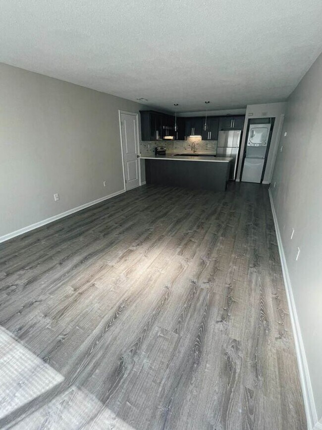 Building Photo - Beautifully Renovated 1bd Condo