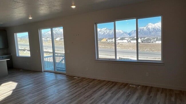 Building Photo - 2168 N Cloverleaf Wy