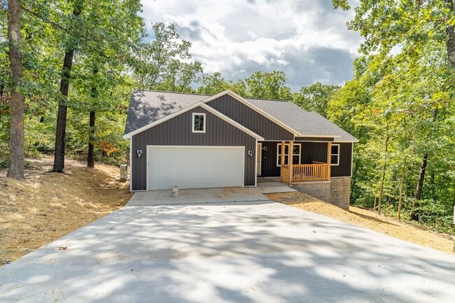 Building Photo - LIKE NEW 3-bedroom 2 bath Home in Bella Vista!!!