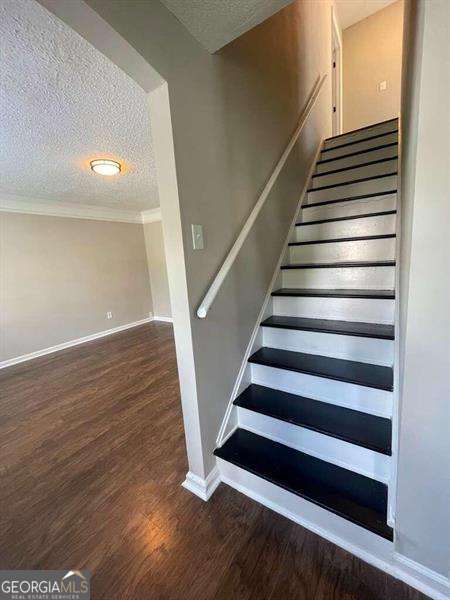 Building Photo - 2200 Burdett Ridge Dr