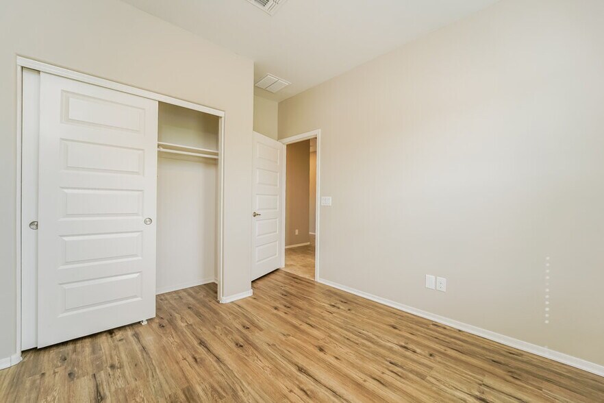 Building Photo - 7442 W Calle Colado