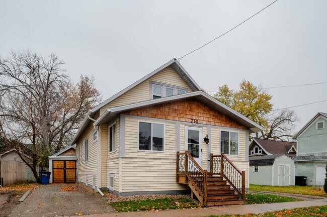 Building Photo - 714 Jefferson St