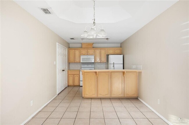 Building Photo - 18 W Prosperity Dr