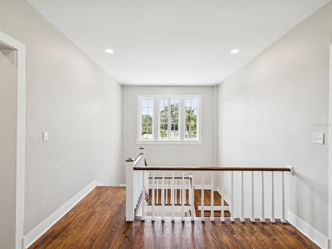 Building Photo - 456 Gardenia St