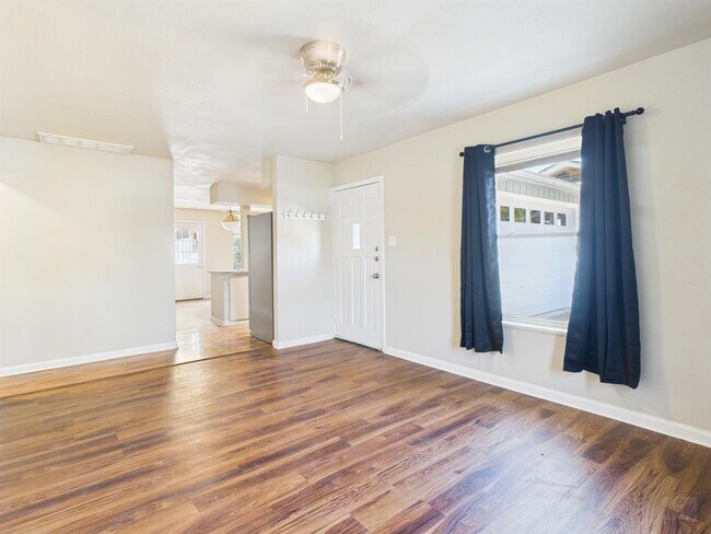 Building Photo - 1411 Kamar Dr