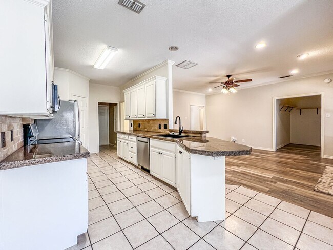 Building Photo - 4 bedroom 2.5 bathroom house in Cooper ISD with Solar!!
