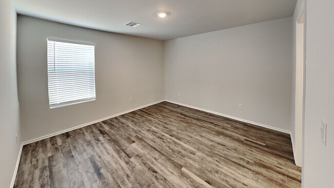 Building Photo - A Nice 4 Bed 2 Bath Home in Mustang School...