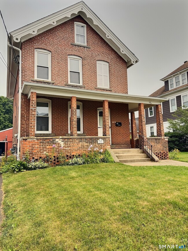 Building Photo - 290 Wakelee Ave