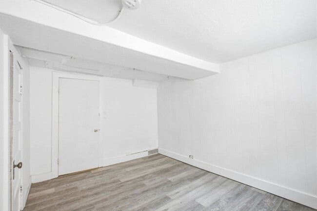 Building Photo - 419 Edwards St