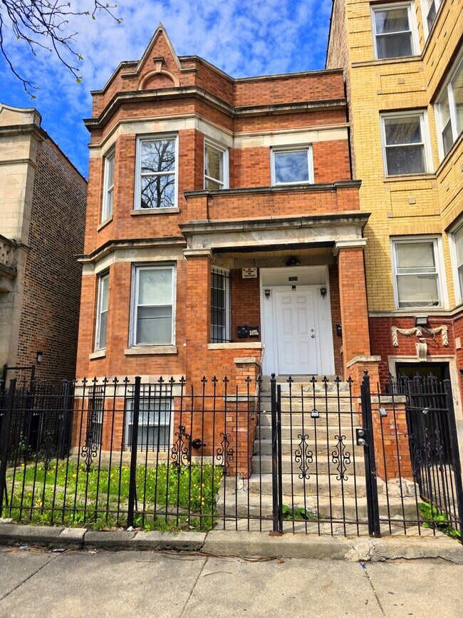 Primary Photo - 1426 S Avers Ave