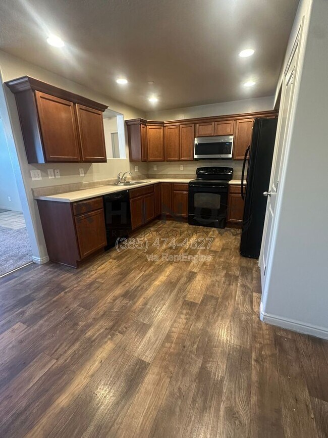 Building Photo - 6941 Village River Ln