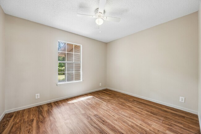 Building Photo - 117 Pinedale Dr