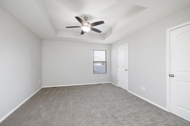 Building Photo - 4 Bedroom Home in Willard School Districts