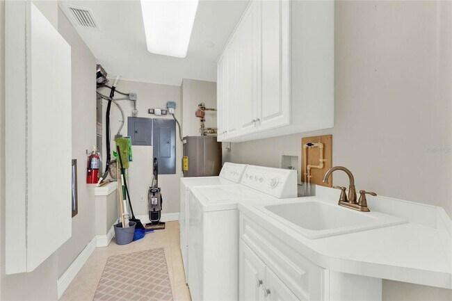 Building Photo - 200 S Interlachen Ave