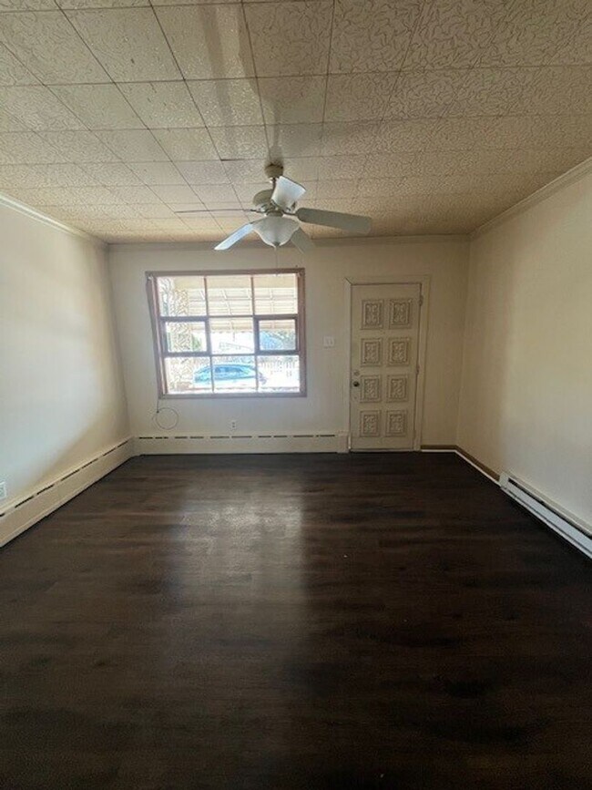 Building Photo - 20 Wiggan St