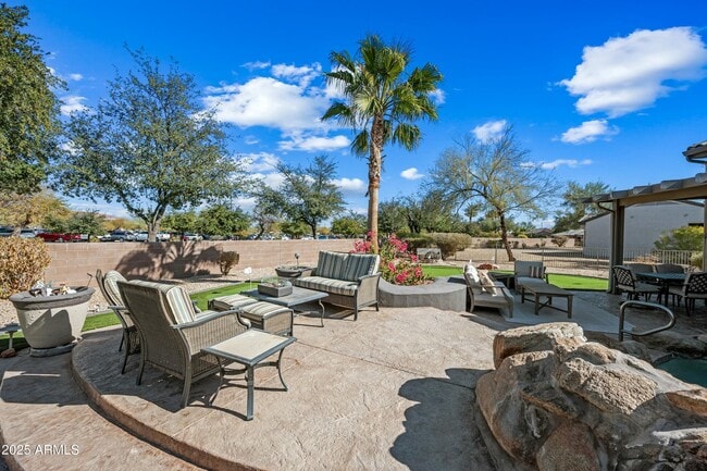 Building Photo - 15996 W Mesquite Ct