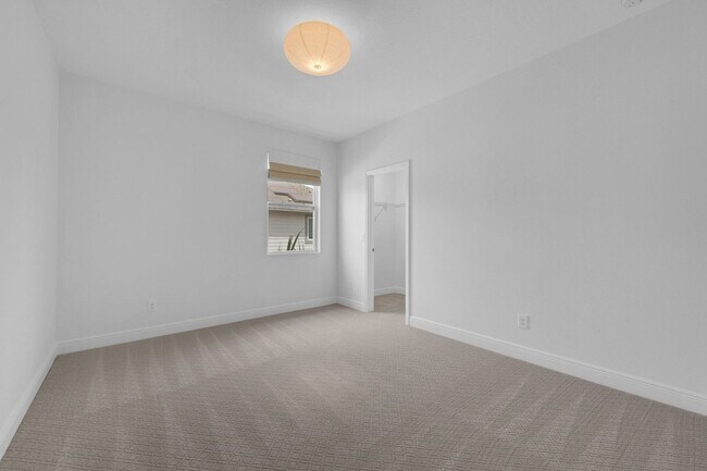Building Photo - Gorgeous 4 bedroom/3.5 bath estate home fo...