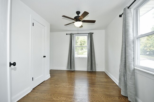 Building Photo - Beautiful 3 Bedrooms, 1 bathroom House Available Now!