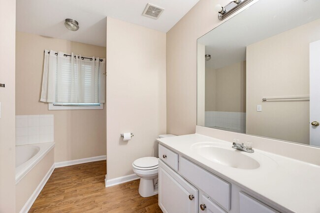 Building Photo - 181 Stoneforest Dr