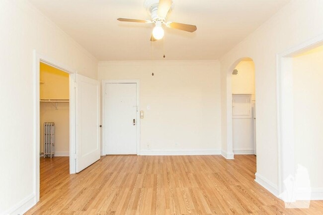 Building Photo - 2536 N Sawyer Ave