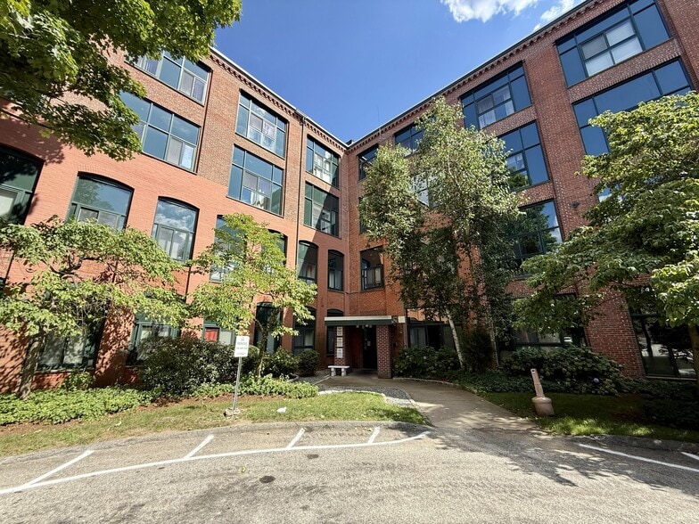 Building Photo - 150 Rumford Ave