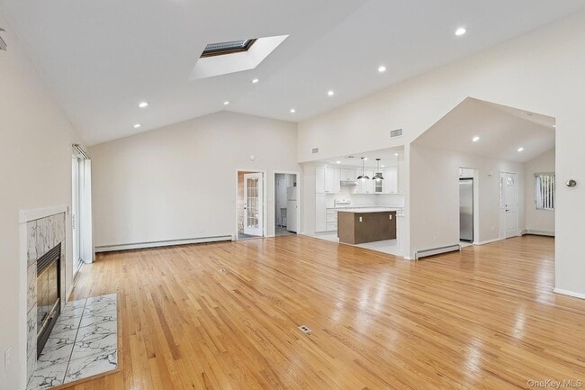 Building Photo - 1 Woodview Way