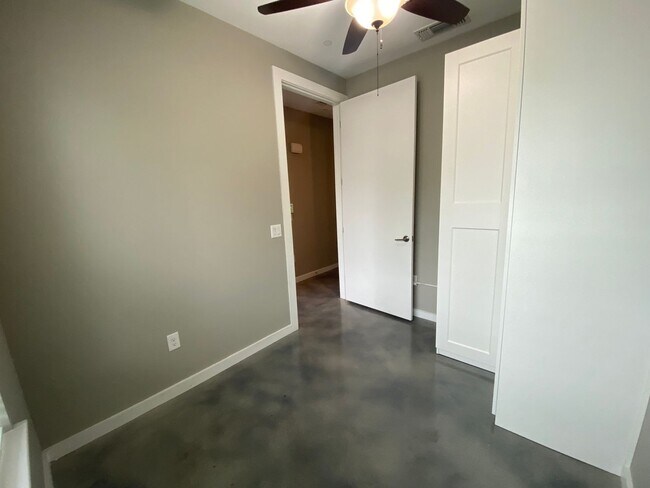 Building Photo - Live in the Heart of the Pearl District – ...