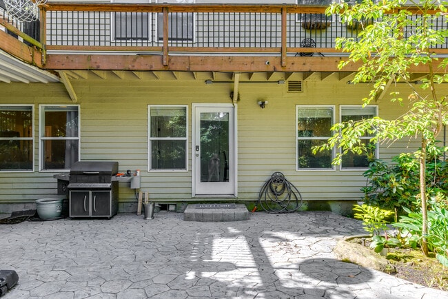 Building Photo - 19007 SW Chesapeake Dr