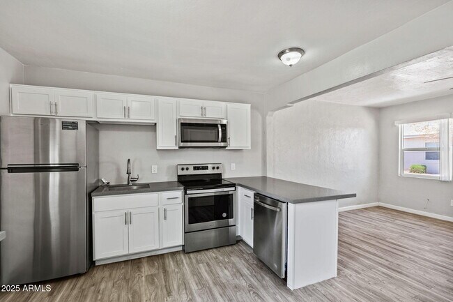 Building Photo - 522 E Pierson St