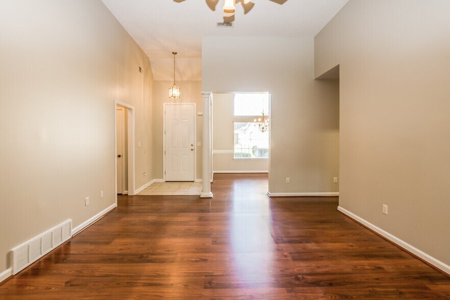 Building Photo - 9555 Morning Shadow Dr