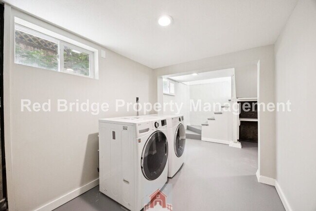 Building Photo - 4413 NE 26th Ave