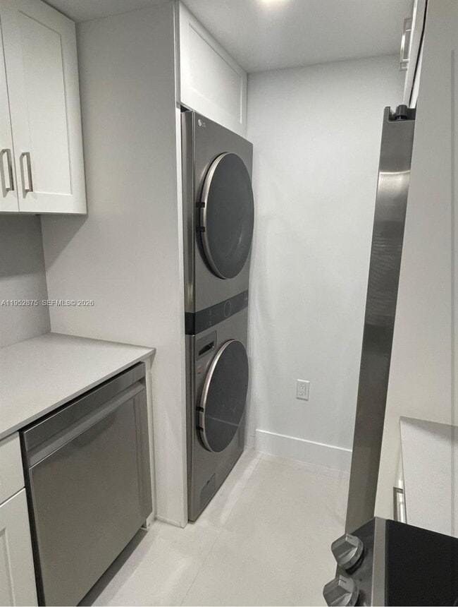 Building Photo - 10275 Collins Ave