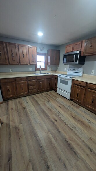 Building Photo - 1914 Hageman Ave