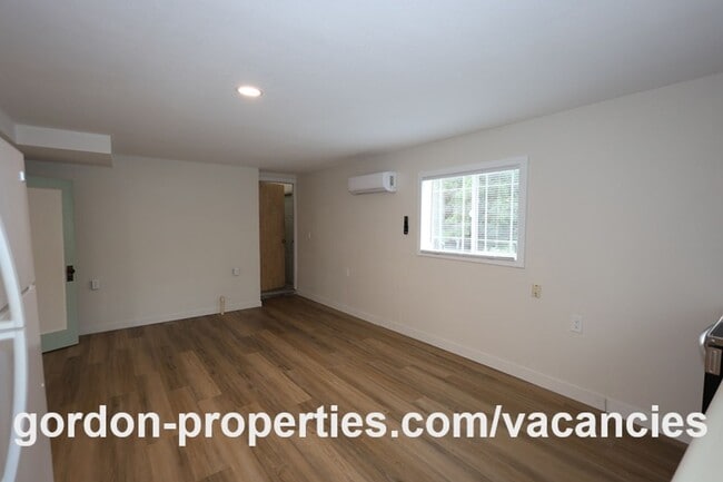 Building Photo - Saint Helens OR - newly renovated 1 bedroom apartment