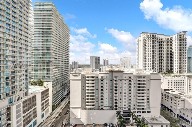 Building Photo - 1000 Brickell Plaza