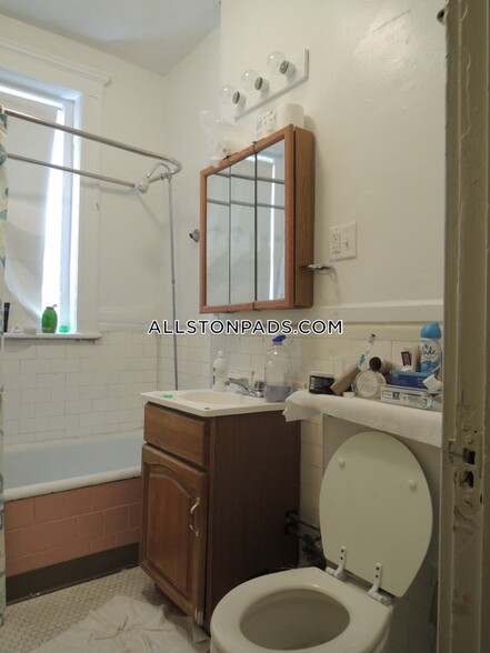 Building Photo - 25 Walbridge St
