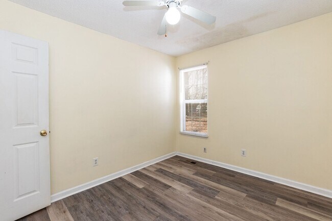 Building Photo - Gorgeous 3 Bedroom Home in Raleigh