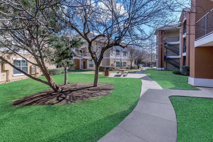 Building Photo - Cypress Creek River Bend