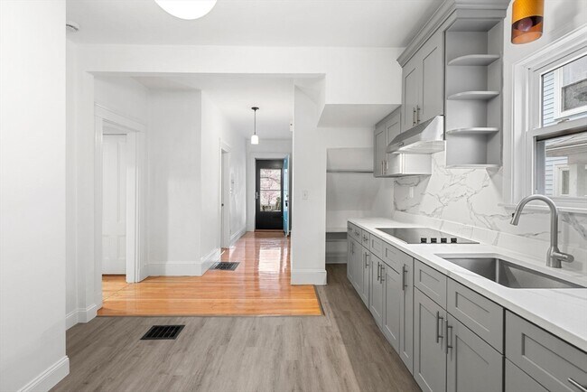 Building Photo - 252 Safford St