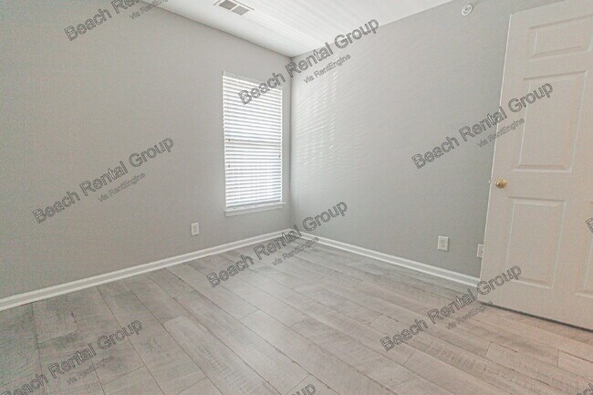 Building Photo - 4850 Meadowsweet Dr