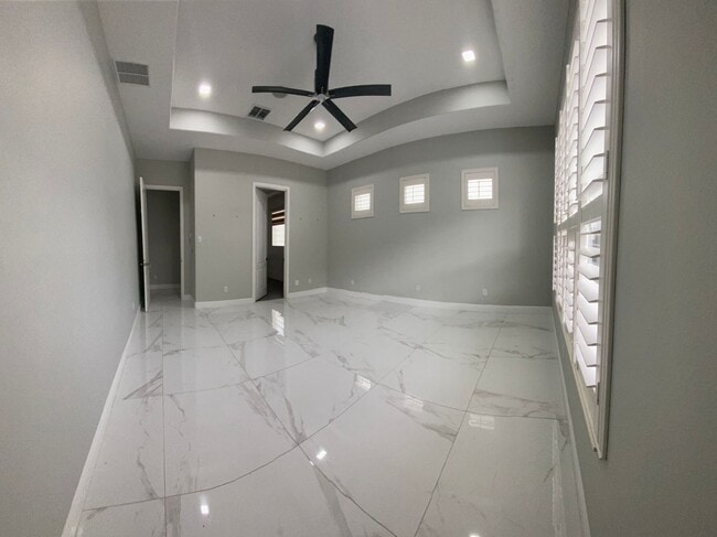 Building Photo - 8132 Vía Bella Notte