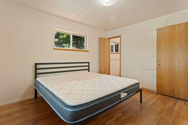 Building Photo - Charming 3BR, 2,200 Sq Ft SFR in Broomfield