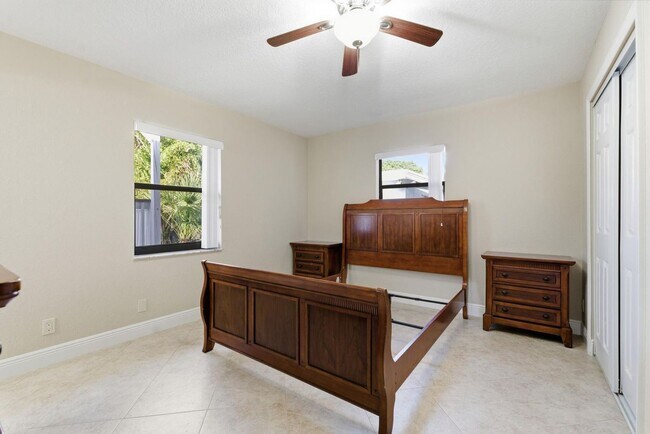 Building Photo - 2545 Conroy Dr