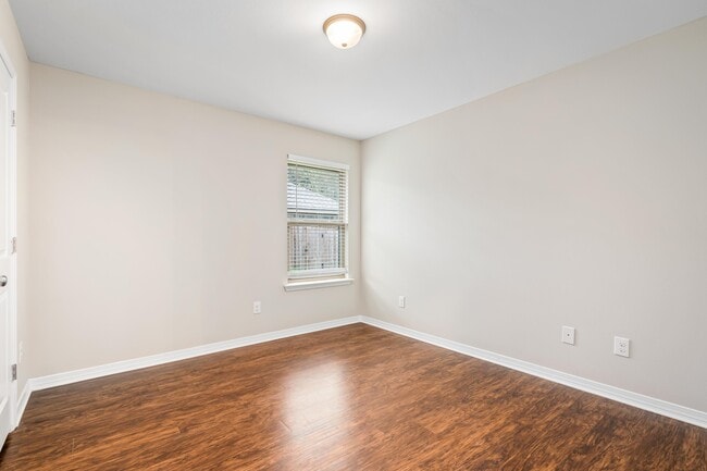 Building Photo - 3836 Chesterfield Ln