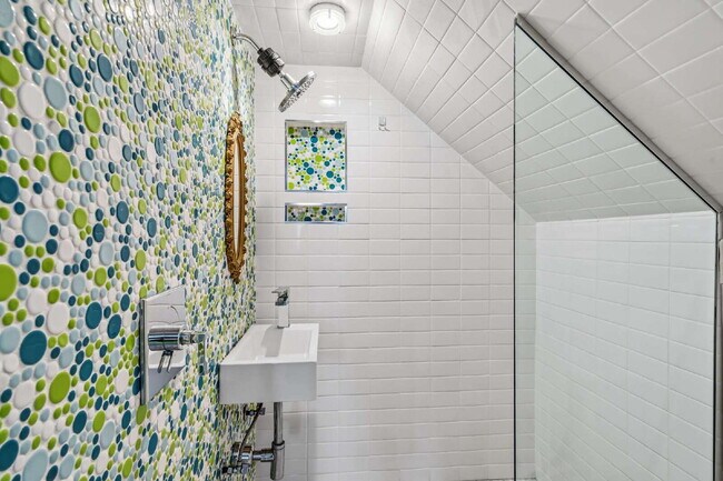 Building Photo - 248 Walker Ave