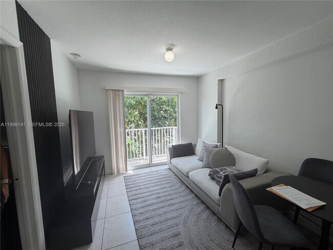 Building Photo - 2536 NW 24th St